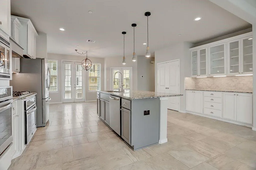 3 bed, 2.5 bath, 2143 sqft, $2,975 — Photo 1