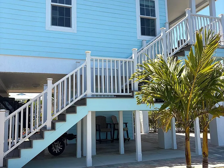 453 NE Indian River Dr — Photo 3