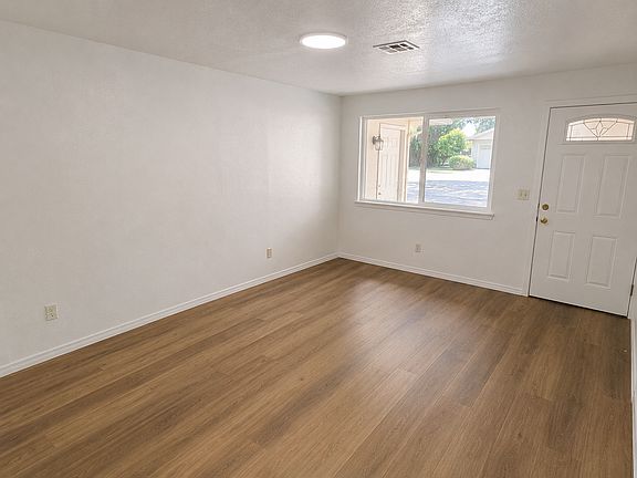 5th image of 2054 S Division Ave