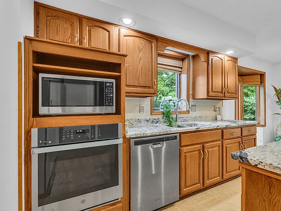 3rd image of 6992 Forest Ridge Ct