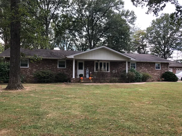 806 Connie Ln, Fairfield, IL 62837