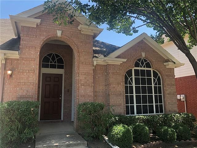 1st image of 1912 Oak Hollow Dr