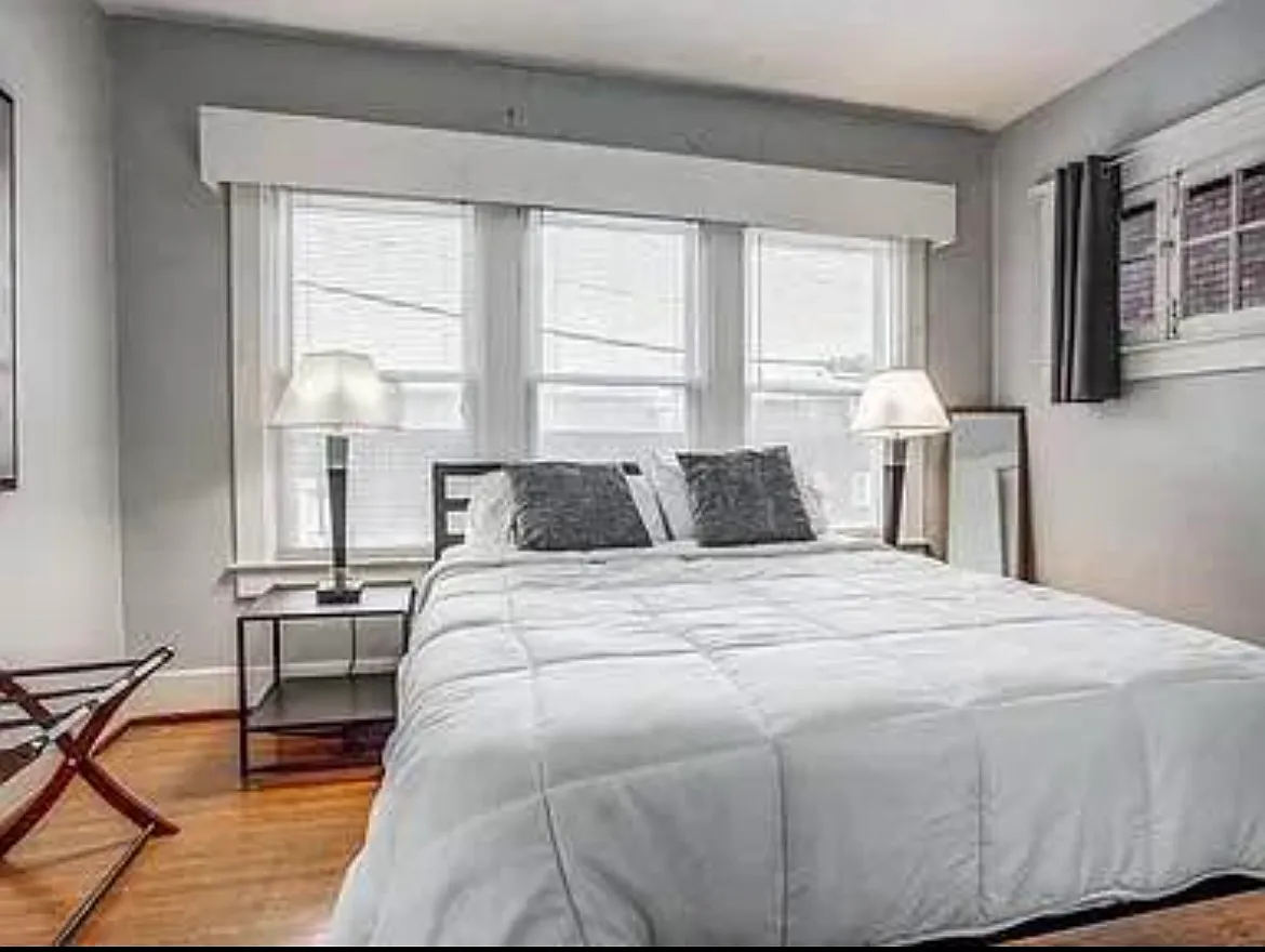 1 bed, 700 sqft, $1,200 — Photo 2