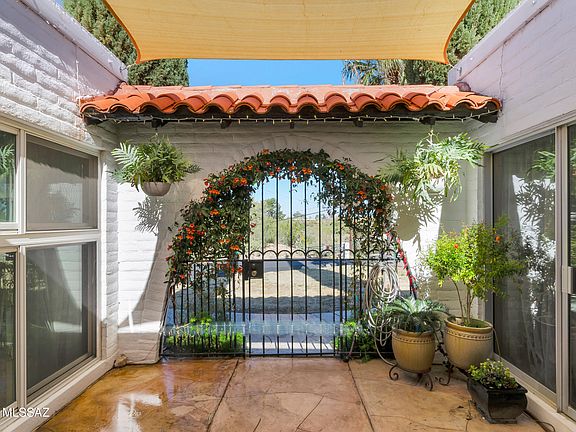 3rd image of 731 W Las Lomitas Rd