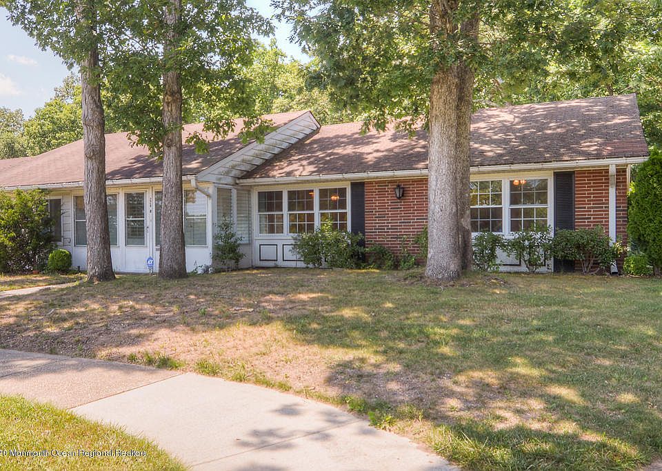 1st image of 224D Buckingham Ct #1004