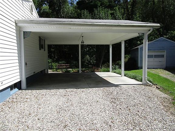 5th image of 923 Ray Ave NE