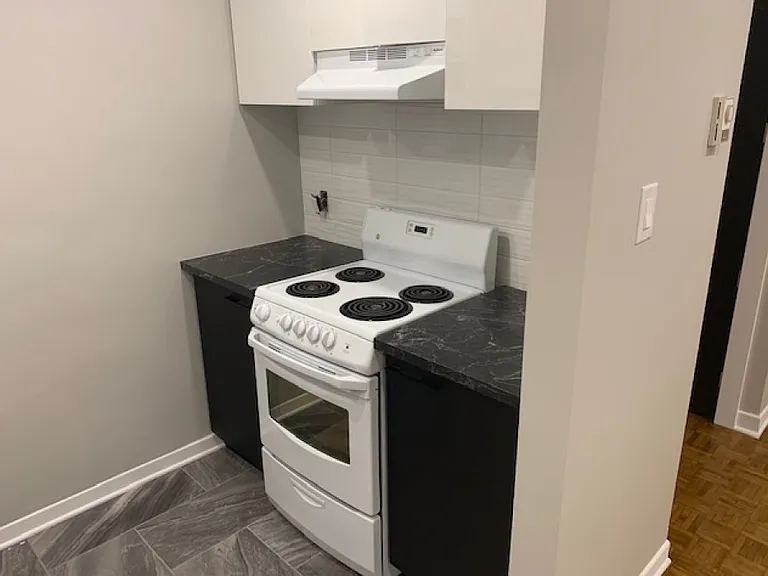 55 Sweetland Ave — Photo 6