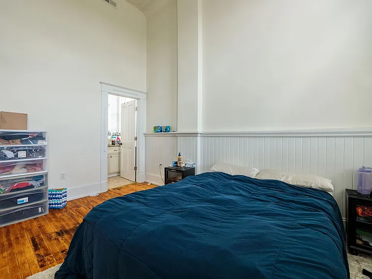 900 St James St — Photo 11