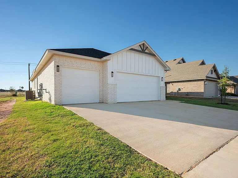 5017 Misty Wood Ln — Photo 4