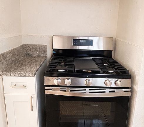3rd image of 7406 S Figueroa St
