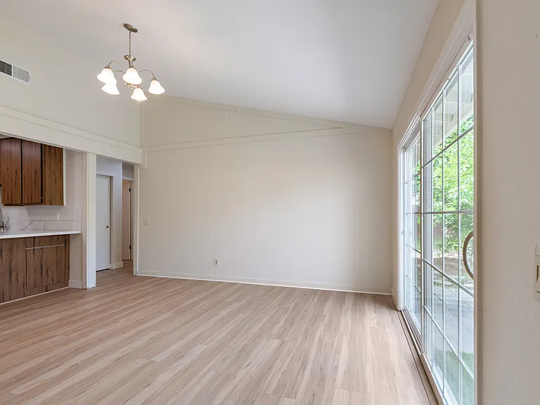 2404 Berrywood Dr — Photo 5