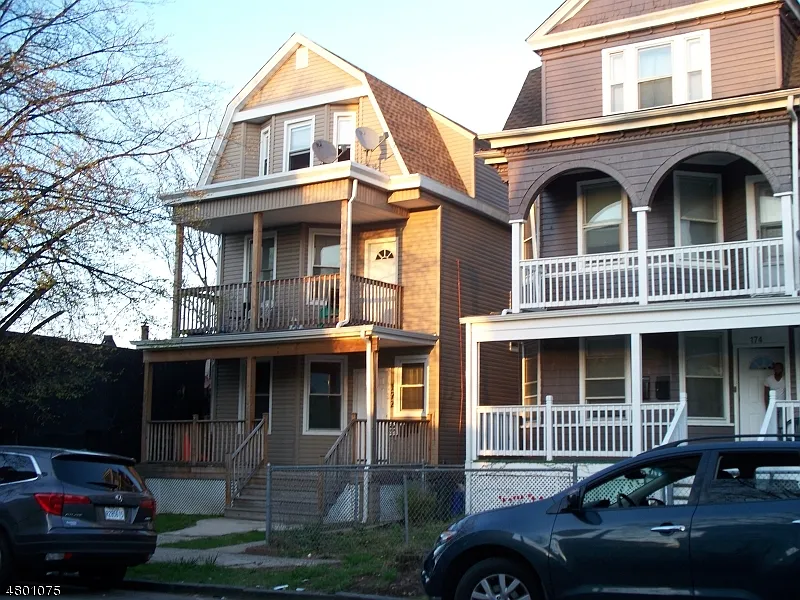 Building Photo 4
