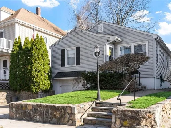 26 Blackamore Ave, Cranston, RI 02910