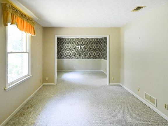 3rd image of 614 Continental Dr