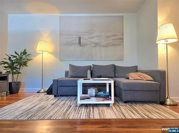 1565 Center Ave APT 4E, Fort Lee, NJ 07024
