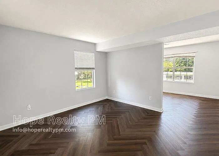 4 bed, 2.5 bath, 1900 sqft, $3,000 — Photo 2