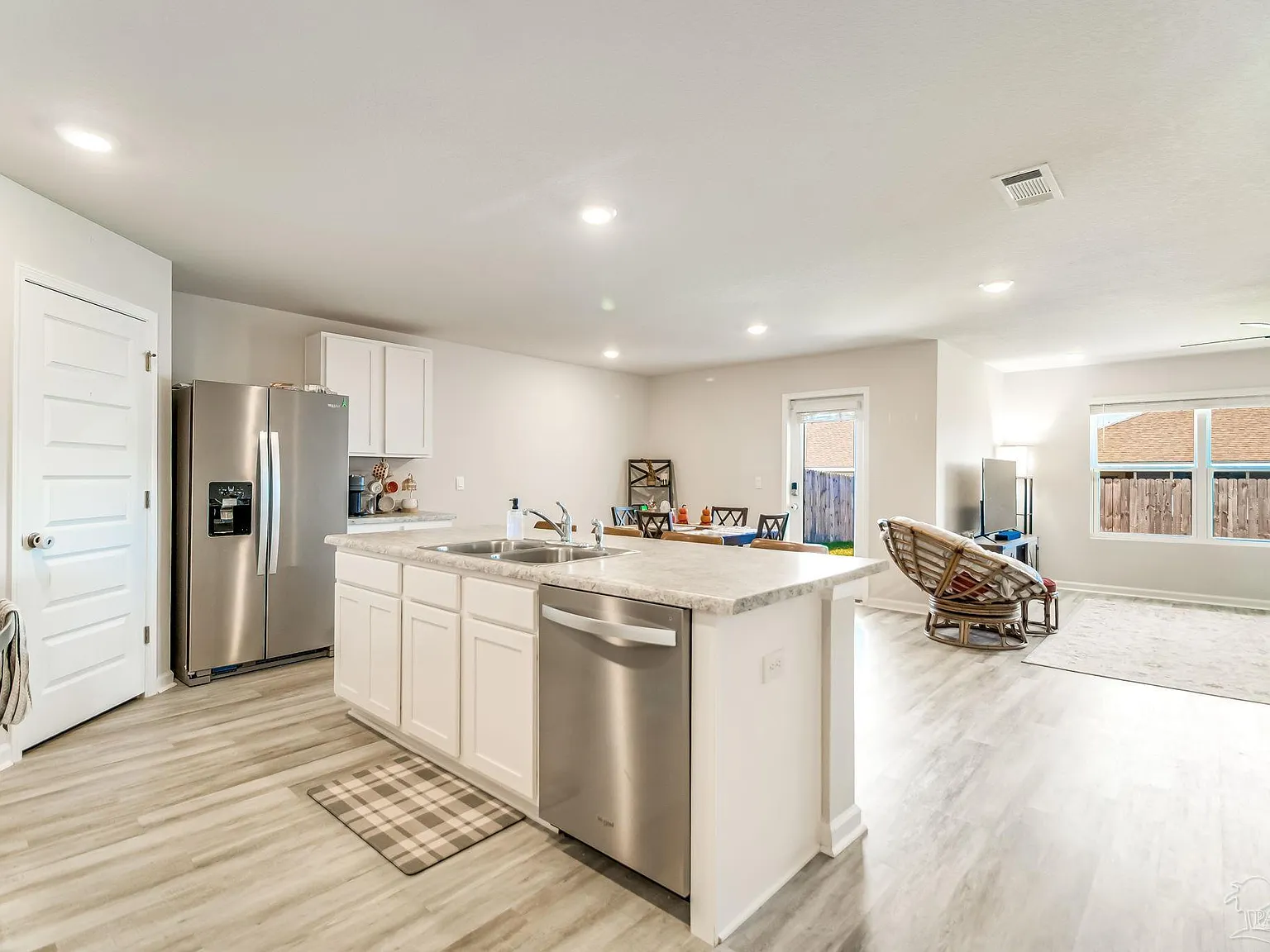 4 bed, 1757 sqft, $2,200 — Photo 3