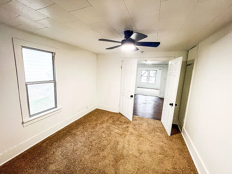 120 E Maple St — Photo 12