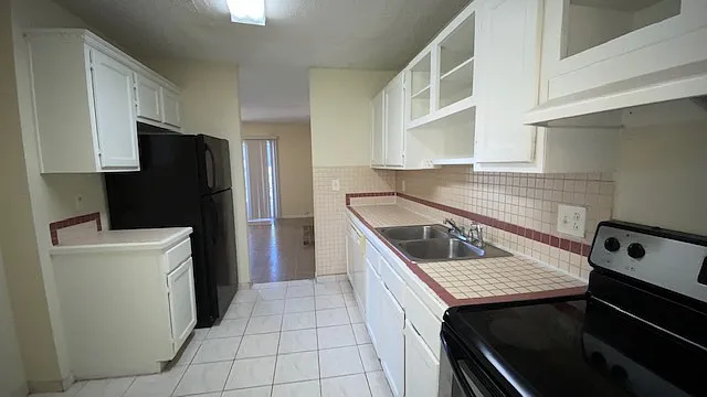 3 bed, 2.5 bath, 1405 sqft, $1,990 — Photo 3