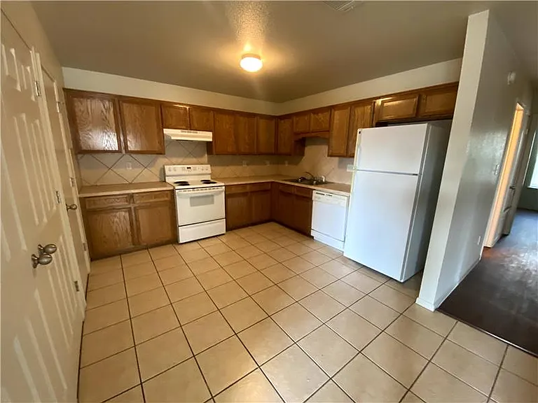 601 Bermuda #B — Photo 6