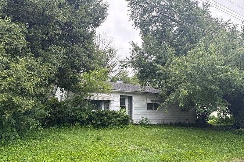 1st image of 222 N 6th St