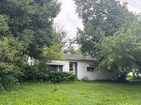 222 N 6th St, Girard, IL 62640