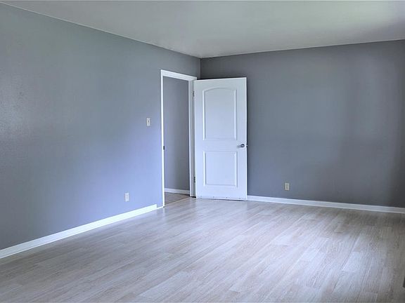 3rd image of 6325 Tulip Dr