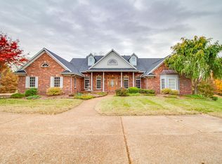 30 Country Club Dr, Edwardsville, IL 62025