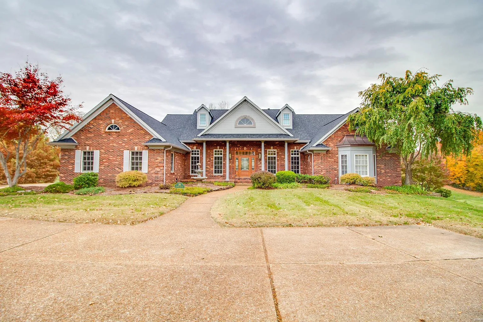 30 Country Club Dr photo 1