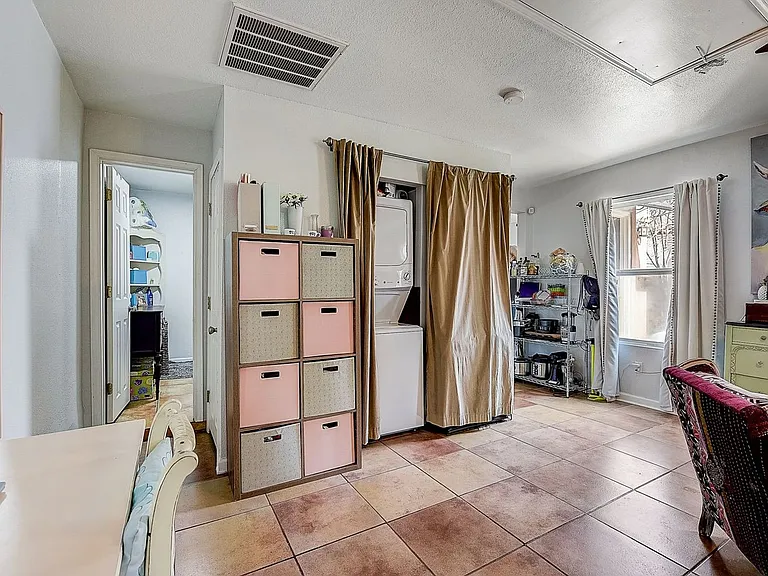 3256 Greene Ave — Photo 5