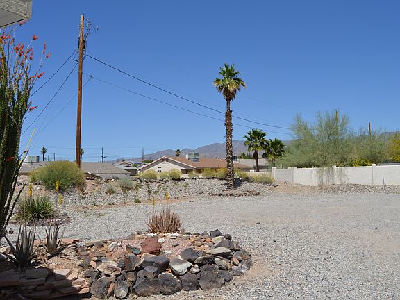 2nd image of 3253 Aztec Dr