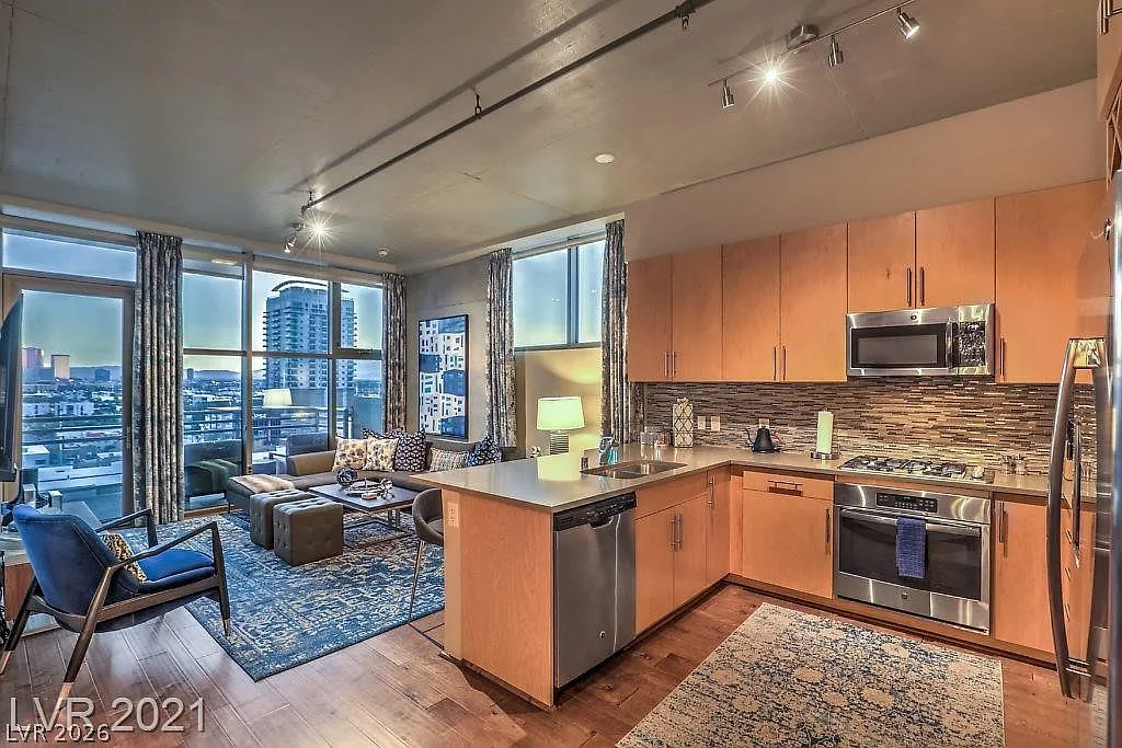 2 bed, 2.0 bath, 1233 sqft, $3,200 — Photo 2