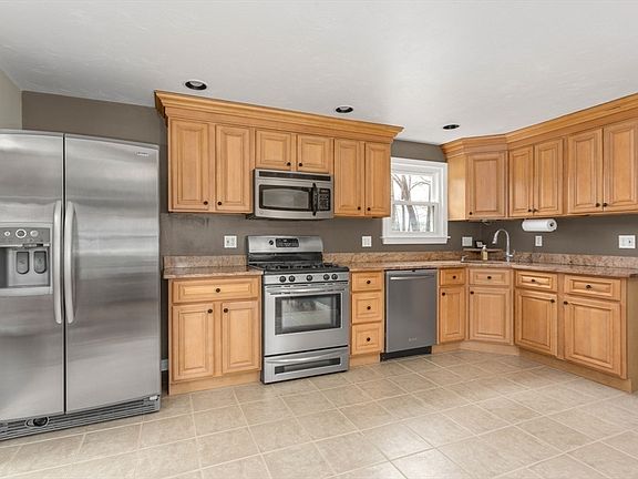 2nd image of 426 Coronation Dr