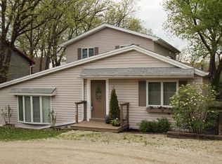 16W155 Hillside Ln, Burr Ridge, IL 60527