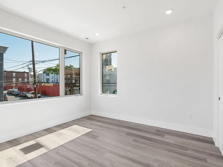 2326-28 N 9th St #201 — Photo 16