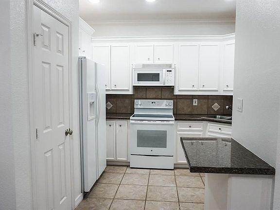 5th image of 921 Marine Dr APT 333