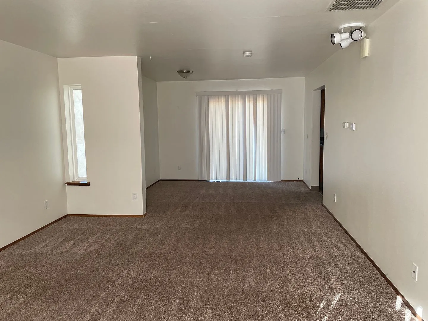 1322 Lakeside Drive — Photo 3