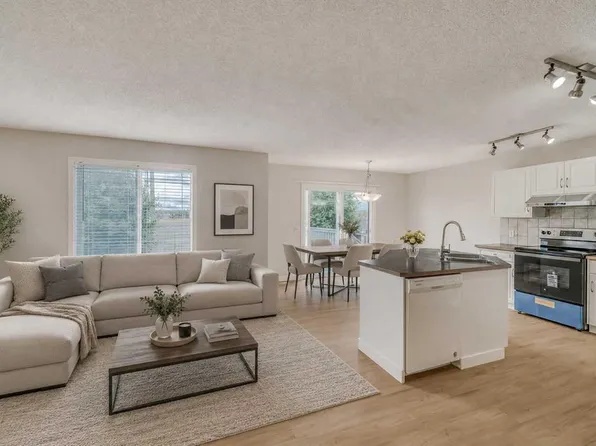 130 N Somerglen Way SW, Calgary, AB T2Y 4B2
