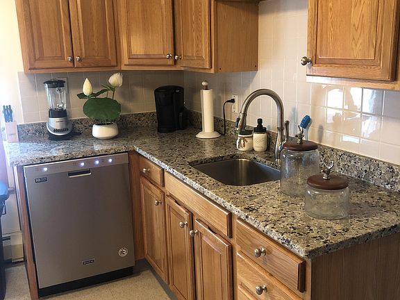 2nd image of 22 8th St APT 2