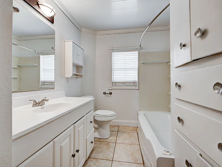 418 N Flood Ave — Photo 10