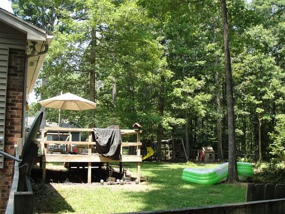 2nd image of 2027 Woodhurst Ln