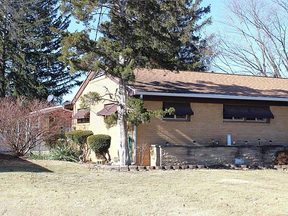 2nd image of 1580 Maple Ave