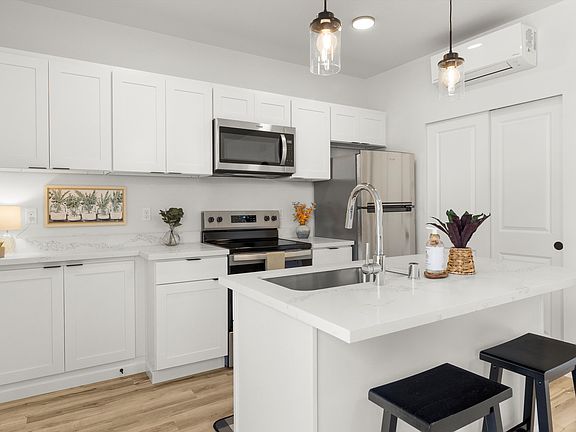 3rd image of 4306 S Lawrence St #B1