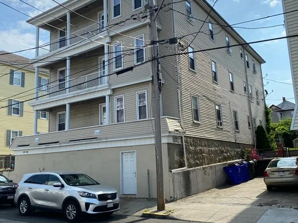 66 Pitman St #1F, Fall River, MA 02723