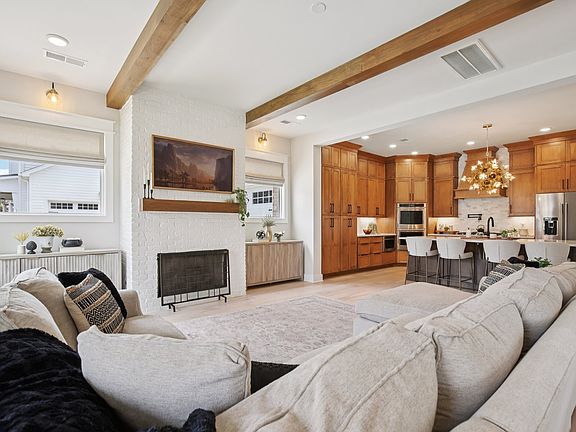 3rd image of 1032 Pebble Run Rd