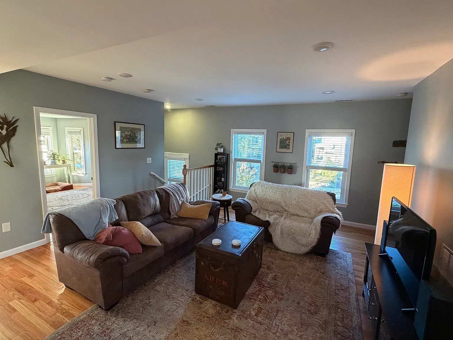 3 bed, 2.0 bath, 1200 sqft, $3,625 — Photo 2