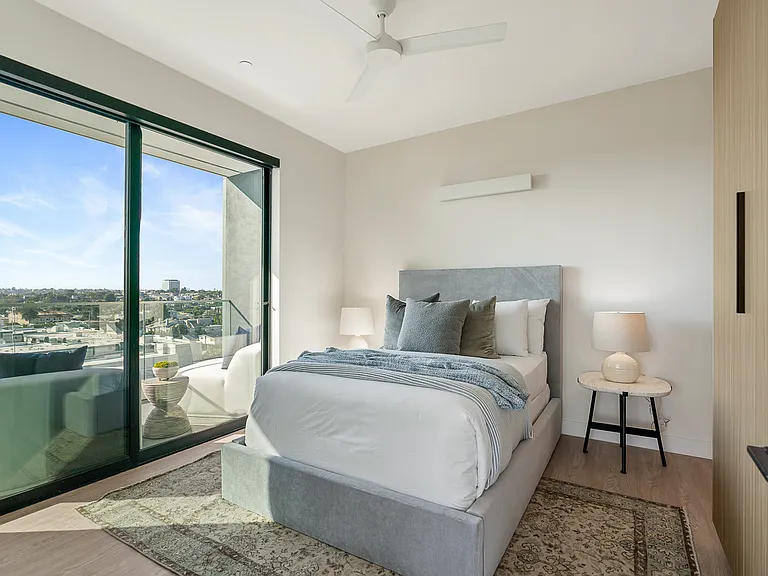 Venue Residences — Photo 140