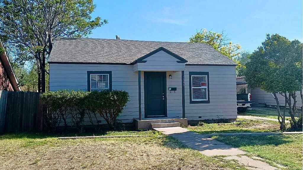 3 bed, 1300 sqft, $1,150 — Photo 1