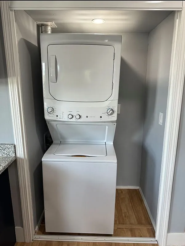 2 bed, 1.0 bath, 2844 sqft, $1,750 — Photo 2