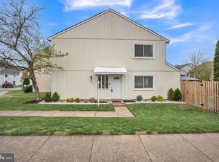 1045 Saber Ln, Herndon, VA 20170
